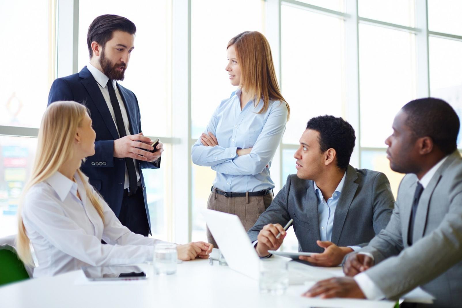 Espace de travail moderne pour la gestion d'investissements
